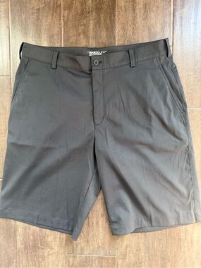 Nike Golf NWOT Tour Performance Dri-FIT Men’s Black Flat Front Shorts Size 33